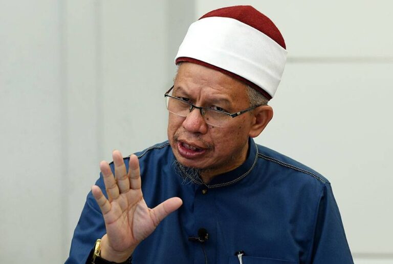 ‘Jika dah Bahayakan diri dah orang lain, Haram Cium Hajar Aswad’ – Pesanan Dr. Zulkifli