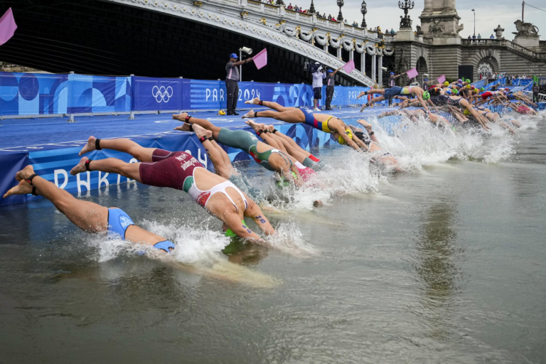 Sungai Seine, France Jadi Lokasi Renang Olimpik Pertama Kali Dalam 124 Tahun, Netizen Keluh Tentang Kebersihan!