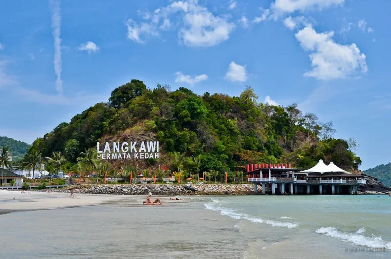 Warga Asing Hilang Apple Watch di Langkawi, Tapi Salahkan Syarikat Penerbangan – Netizen Terhibur!