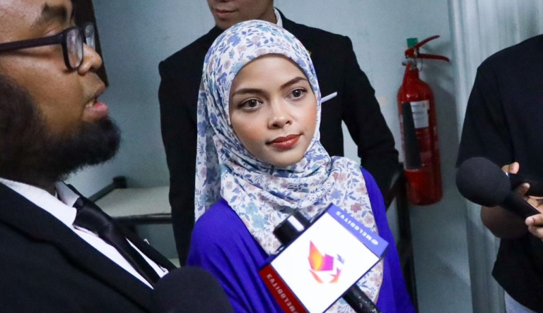 Semakin Laris Lepas Menjanda, Siap Bagi ‘Hint’ Bakal Jadi Penyanyi! “Betul Ke saya makin Cantik” – Ira Kazar