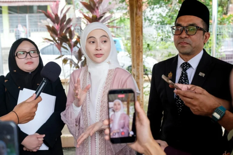 “Mudah Untuk Dia Kahwin, Saya Nak Kahwin Susah” – Kes Lafaz Rujuk Adira Ditangguh Lagi
