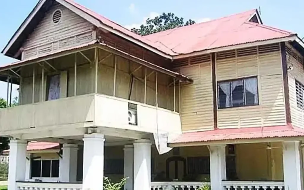 Banglo berusia 106 tahun di Rawang yang sedang diperjuangkan sebuah keluarga daripada dirobohkan.