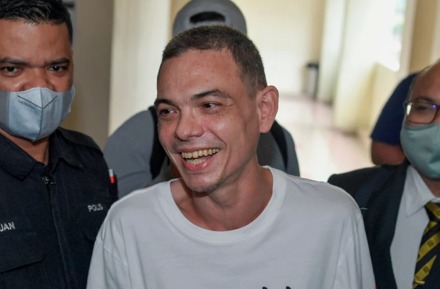 YASIN SULAIMAN DIBENARKAN KELUAR DARI HOSPITAL BAHAGIA ULU KINTA SELEPAS HAMPIR TIGA TAHUN EMPAT BULAN MENJALANI RAWATAN