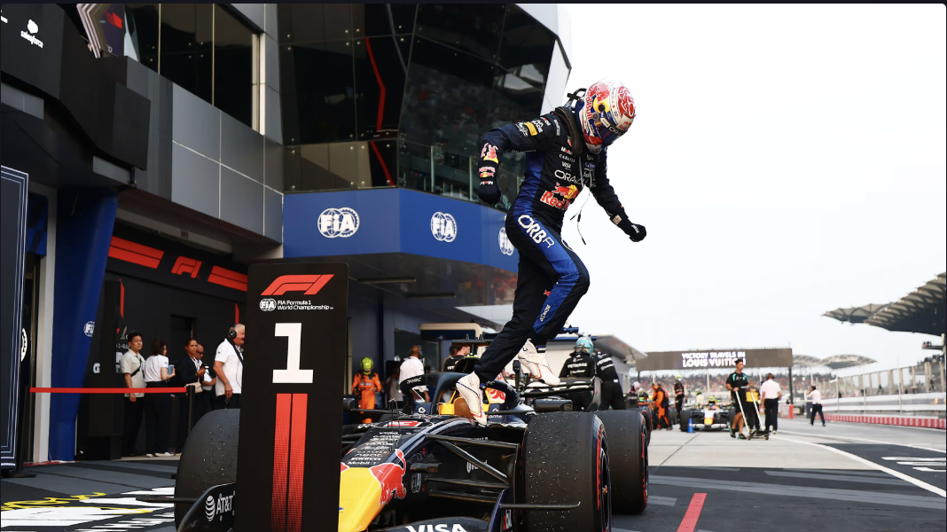 Tengok Kereta F1 Merangkak 30KM/J Dekat Sepang, Verstappen Terus Sindir: “Pakai V8 Tak Ada Masalah Ni”