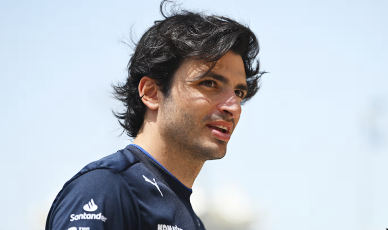 Kereta F1 Sampai Merangkak Dekat Sepang, Carlos Sainz: “F1 Kena Tengok Balik Diri Sendiri”