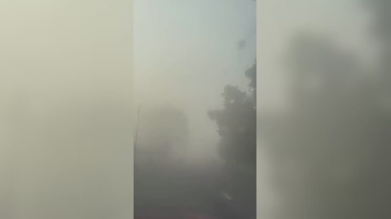 teruk oi jerebu pagi tadi. nak masuk kerja ke nak masuk alam bunian. sesak dada woi.
📍ulu tiram, johor