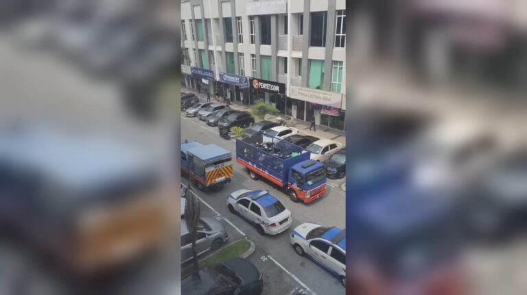 Info! Info!
Sesiapa yang bangun – bangun nanti tengok motor hilang, mungkin dah kena angkut.
