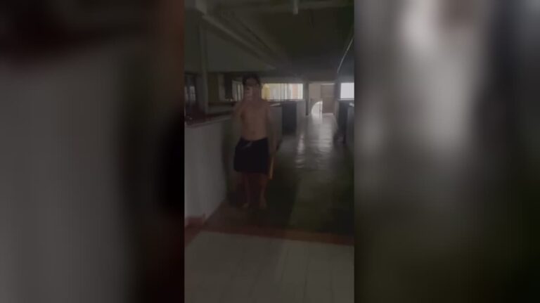 “See you in Balai! See u in court! b*d*h” – Pelanggan Sidai Marah Bawa Kayu Bat Nak pukul Rider
